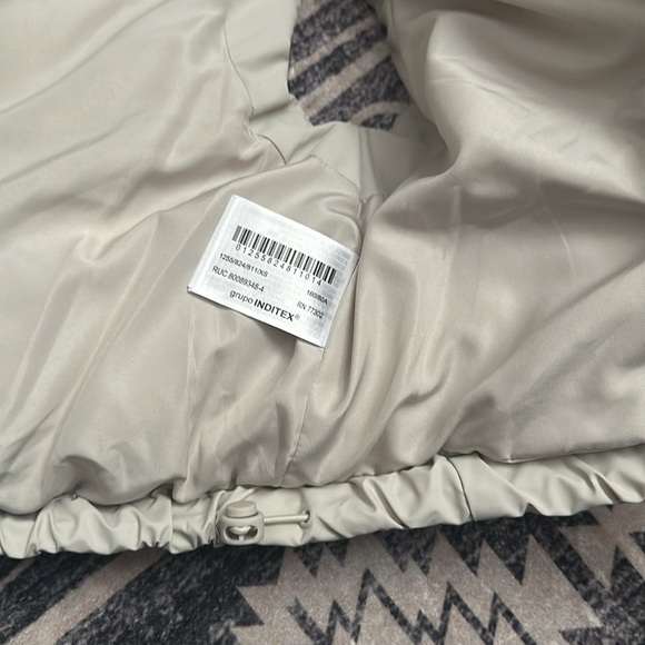 Zara Rubberized Cropped Vest in Cream size XS - Picture 6 of 8